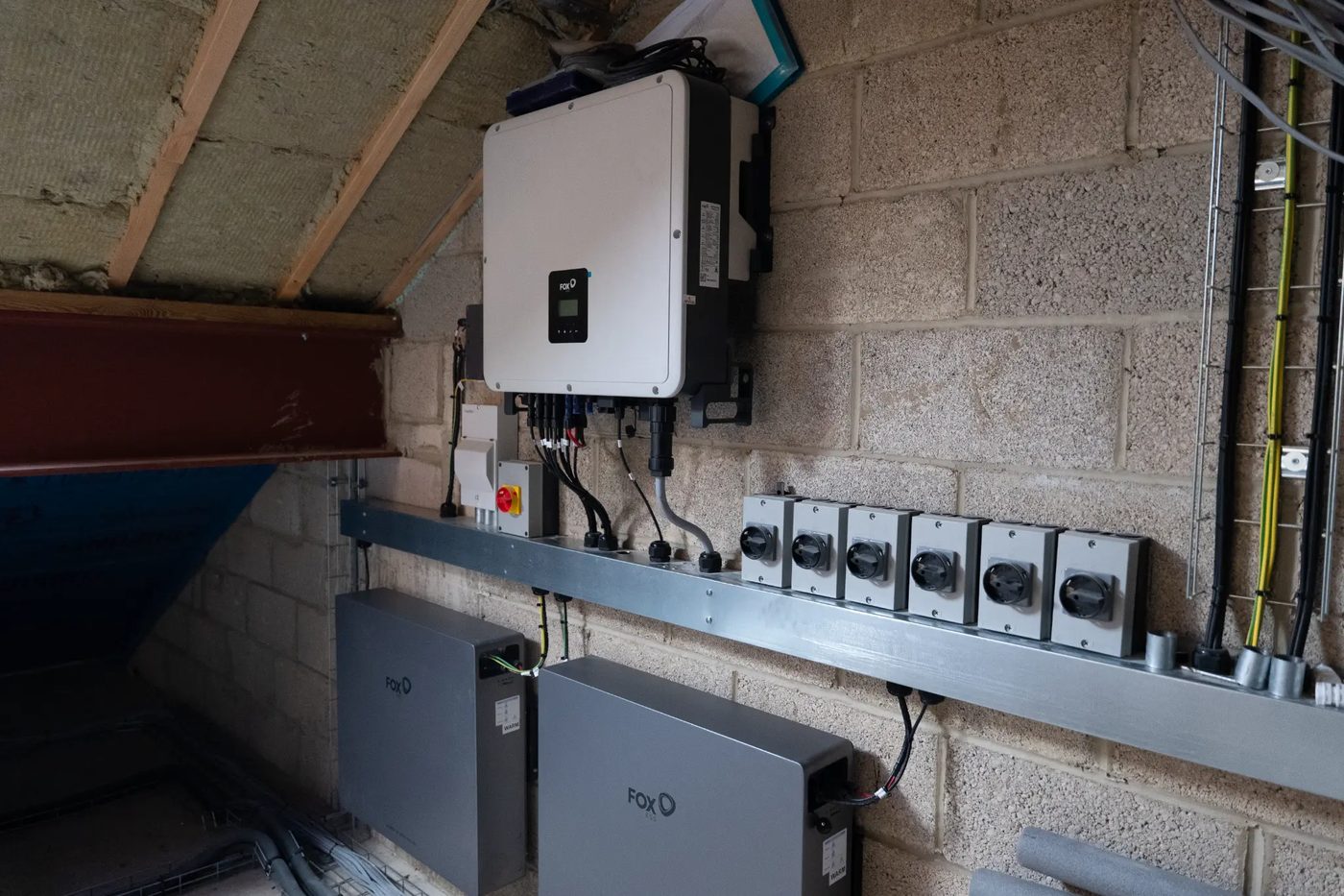 Complete Fox inverter and battery system